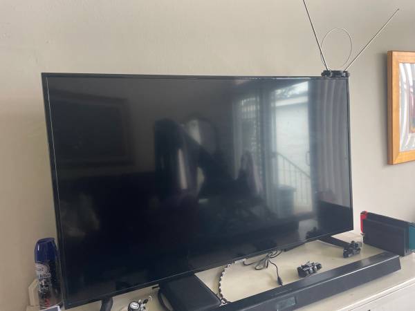2 Samsung TVs w/ lighting issues 1