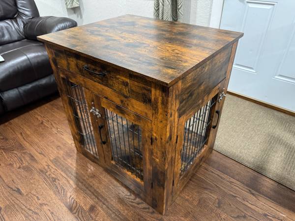 Wooden dog kennel for sale (Aurora)63679552825857120