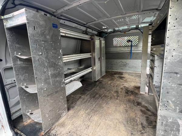 2013 Ford E350 - Photo 6