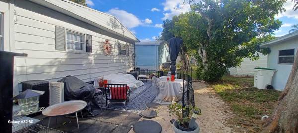 Room for rent with private entrance 1