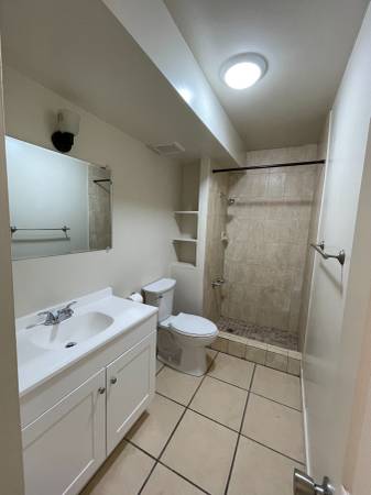 $1,300 / 1br - Piso Tercero Sin Ascensor*Estacionamiento en la Calle Solo*Disponible Ahora (Wahiawa)63686691327489124