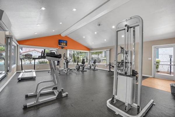 $2,330 / 1br - 625ft2 - Two Swimming Pools, Controlled Access/Gated, Fitness Center (501-525 N 4th St, Montebello, CA)63912983509891122