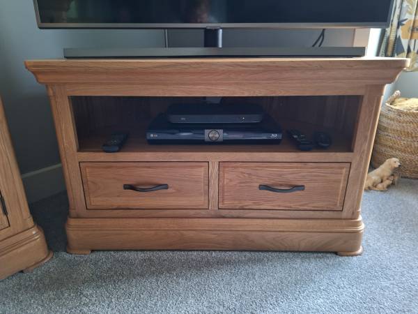 Natural solid oak TV unit 1