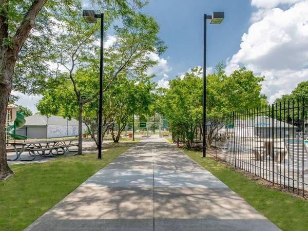 $1,390 / 2br - 905ft2 - Cold Outside, Cozy Inside – Tour Your New Place Today (6455 Zane Ave N, Brooklyn Park, MN)63990385612803124
