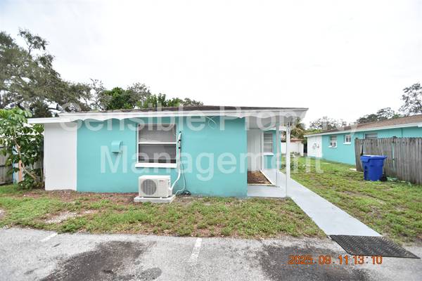 $1,195 / 1br - 403 Milwaukee Ave ~ Dunedin Duplex! ~ (Dunedin)63991084419203120