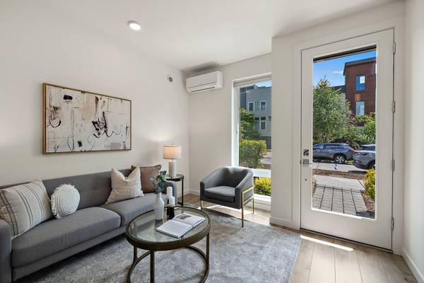 $1,650 / 1br - Ballard townhome looking for housemate! (Ballard)63934288917763120