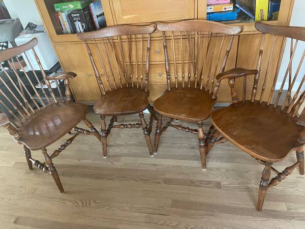 Sprague & Carleton Vintage Colonial Style Fiddleback Duxbury dining 1