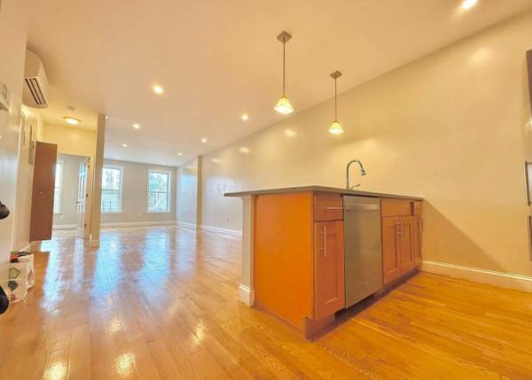$3,500 / 3br - 🏠 El trío más grande de Flatbush — Porque mereces más espacio 💥 (Brooklyn)63689899253889120