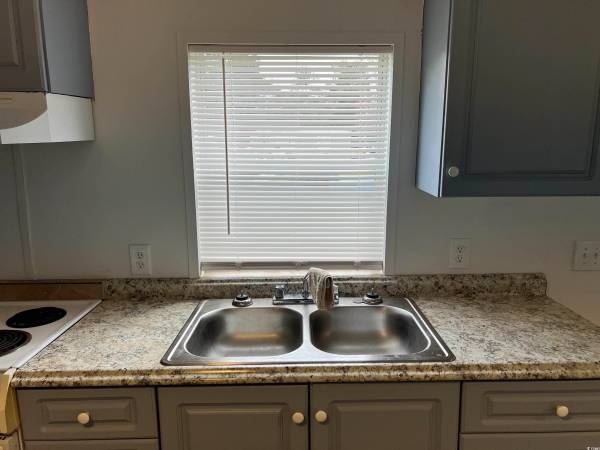 (25-205) Manuf. Close to everything in Historic Georgetown! 1