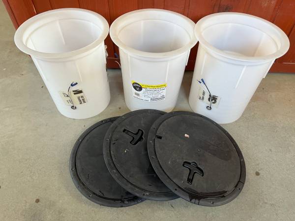Several camper and fish house items for sale 1