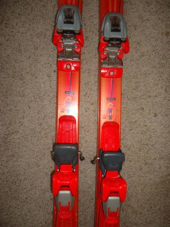 Hart Contour ZX skis (179 cm) with Marker bindings, red
