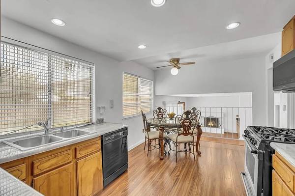 $950 / 4br - 1834ft2 - Looking for Roomate: One Private Room Available in House w/ Pool (Rosemont)63919497549442124