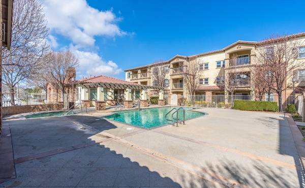 Air Conditioner, Cable Ready, Gas Range 1