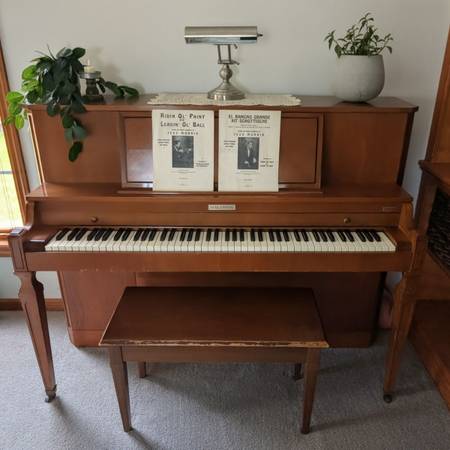 Baldwin Hamilton Piano 1
