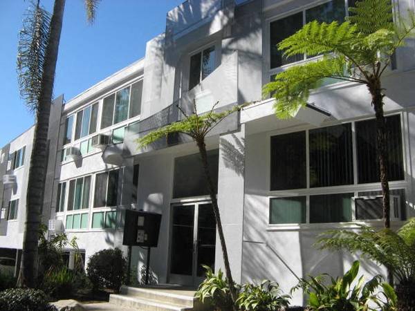 $1,795 / 1br - 600ft2 - Garden Style Community, Walking Distance to Public Schools, Carport (4041 Arch Dr, Studio City, CA)63700939219713123