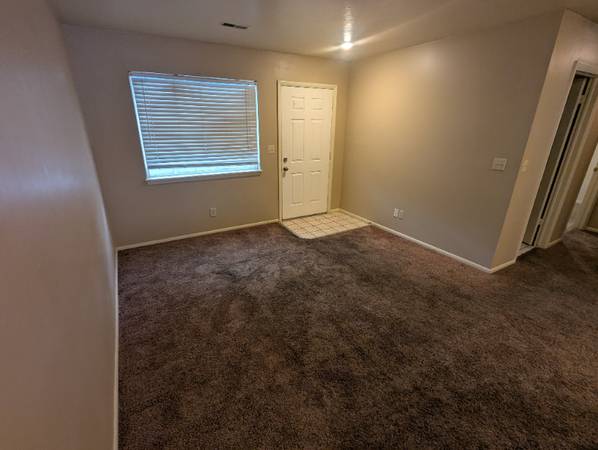 $1500.00 / 2br - 925ft2 - 375 E Fenton Ave63670989861507121