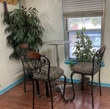 3 Bar Chair And Table With Wheels 1