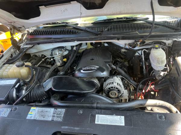 04 chevy 2500 utility truck 2wd - $6,500 (lakewood)63624449659651124