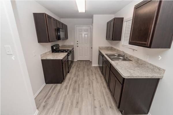 $2,100 / 3br - 1687ft2 - 600 min credit - 1 &1/2 Months Free - No application fee (Ennis)63796350937089121
