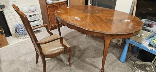 Free table and chair 1