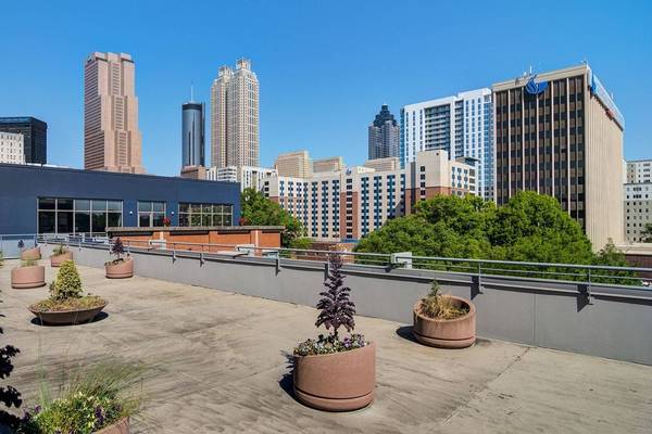 $1,605 / 1br - 928ft2 - 1 Bed, On-site Management, Garage (171 Auburn Ave NE, Atlanta, GA)63964127173890122