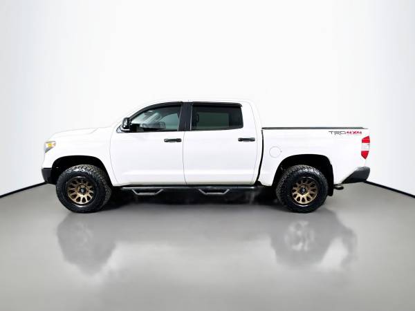 2017 Toyota TUNDRA 4WD SR5 - Photo 2