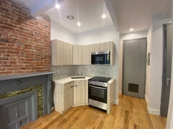 $2,850 / 1br - 600ft2 - PRIME CROWN HEIGHTS!SUNNY 1 BED!PRIVATE DECK!NEAR SUBWAY!MUST SEE! (Crown Heights)63862609945601120
