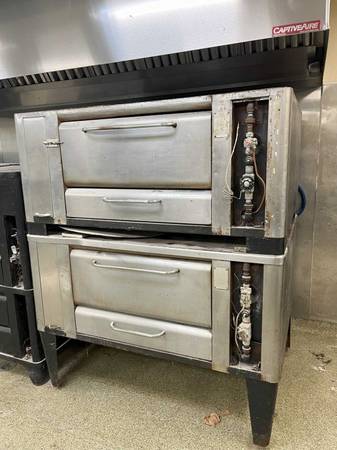Blodgett 1048 Double Deck Pizza Oven 1