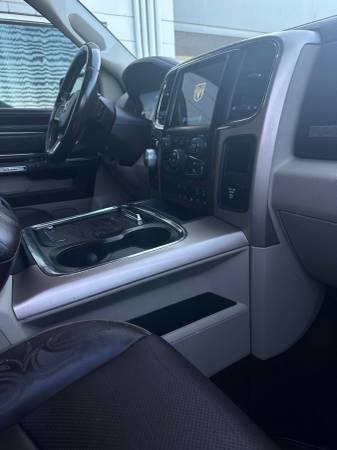 2018 dodge ram fully loaded very clean not a cash vehicle - $2,50063488750826113122