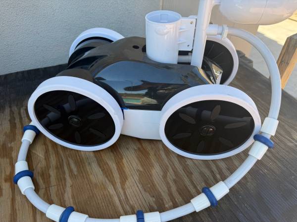 Amptyhub pool sweeper 1