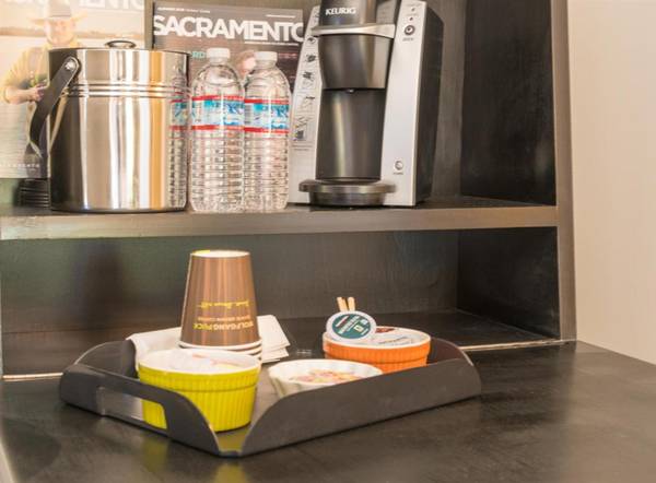 $500 / 1br - STAY WEEKLY & SAVE! Desk w/ Workspace, Coffee, Parking (Del Paso Blvd in Sacramento)64043666224643123