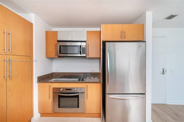 $3,000 / 1br - 733ft2 - Elegant 1bd Condo in MET 1, Downtown Miami (Downtown Miami)64001845894787121