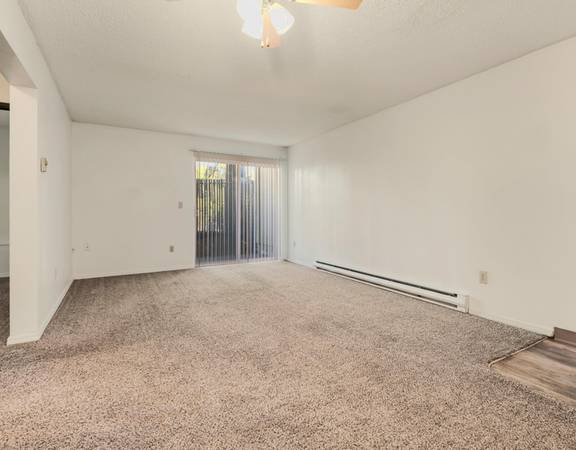 $1,450 / 2br - Charming 2B Apartment w Ceiling Fans, Onsite Laundry Centers - Tigard (Portland)63999315417730123