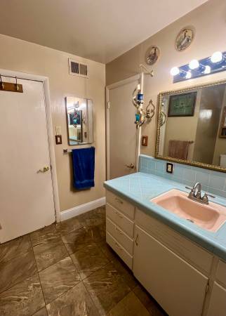 Habitación en alquiler por $750 con baño privado63623167850499122