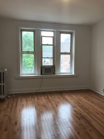 ROOM ONLY! SHARED KITCHEN & BATHROOM*CLOSE TO SHOPS 1