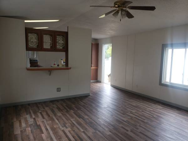 $1,900 / 3br - 3 brm 2 baño casa móvil recién renovada con patio (Bonner)63657010652033124