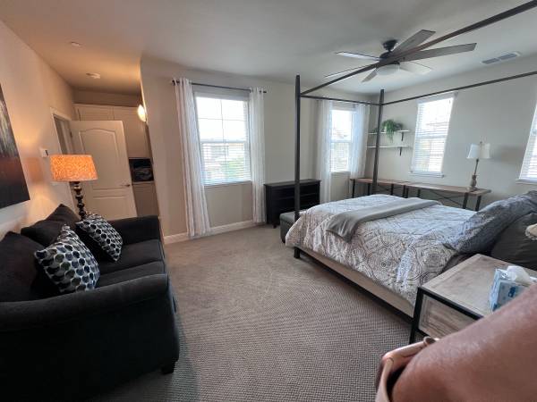 $1,495 / 4br - 360ft2 - Large Furnished Master Suite w/Private Garage Parking (East Roseville / Granite Bay)63961336165123121