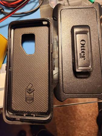 LIKE NEW Otterbox Defender Case Samsung S9+ 1