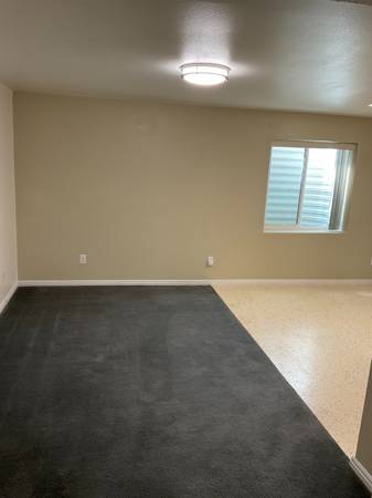 $1,550 / 2br - 1175ft2 - Awesome  two bed  one bath utilities included WVC (west valley city)63674363780097123