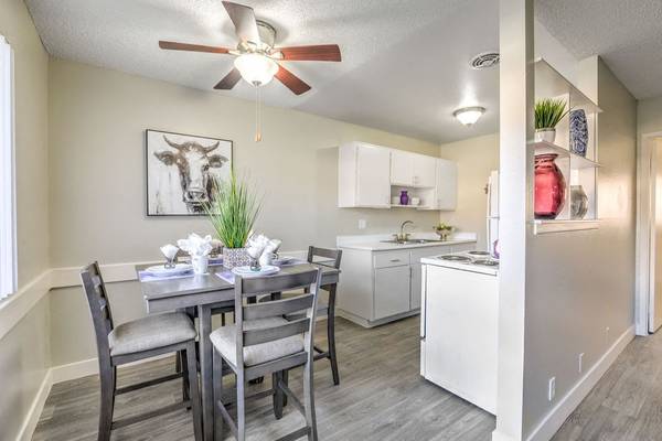 $1,554 / 2br - 1200ft2 - 2 BD, 2Ba/ rent $1554 sqft 1200 / three pools/AC/stop by to tour (W Sahara and Wyandotte St.  89102)63859499832577121