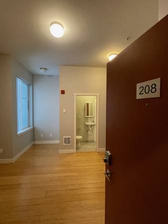 $995 ♥Dapper Studio close to Saturday Farmer's Market - 6 Weeks Free♥ (Near UW Campus)63862288729859121
