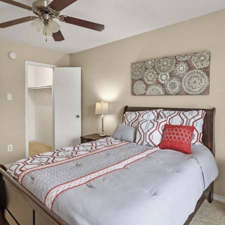 $909 / 1br - 1BD 1BA, Gestión en el lugar, Armarios de tamaño para entrar (6233 Gulfton, Houston, TX)63906680513282120