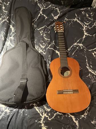 Yamaha CGS102AII 1/2-scale Classical Guitar - Natural with Case 1
