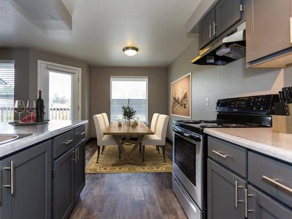 $1,650 / 2br - 871ft2 - Everything You Need. All Right Here.63672564926339124