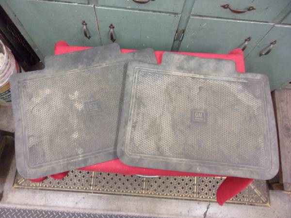 Chevy GM Black floor mats OLD 1