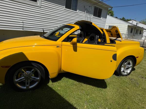 Chevrolet SSR V8 - $18,00063612095264515122