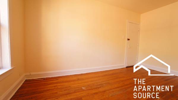 $1,250 / 360ft2 - Studio in Logan Square! SO CLOSE to Blue Line, Pets OK (Logan Square)63898858615682122