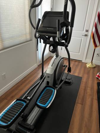 Nordic track commercial Elliptical machine 1