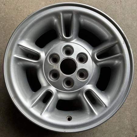 Dodge Dakota/Durango OEM alloy rims. 1