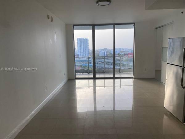 $2,900 / 1br - 736ft2 - Stylish 1 Bedroom Condo in Brickell with City and River Views (Brickell, Miami)64051007016705123